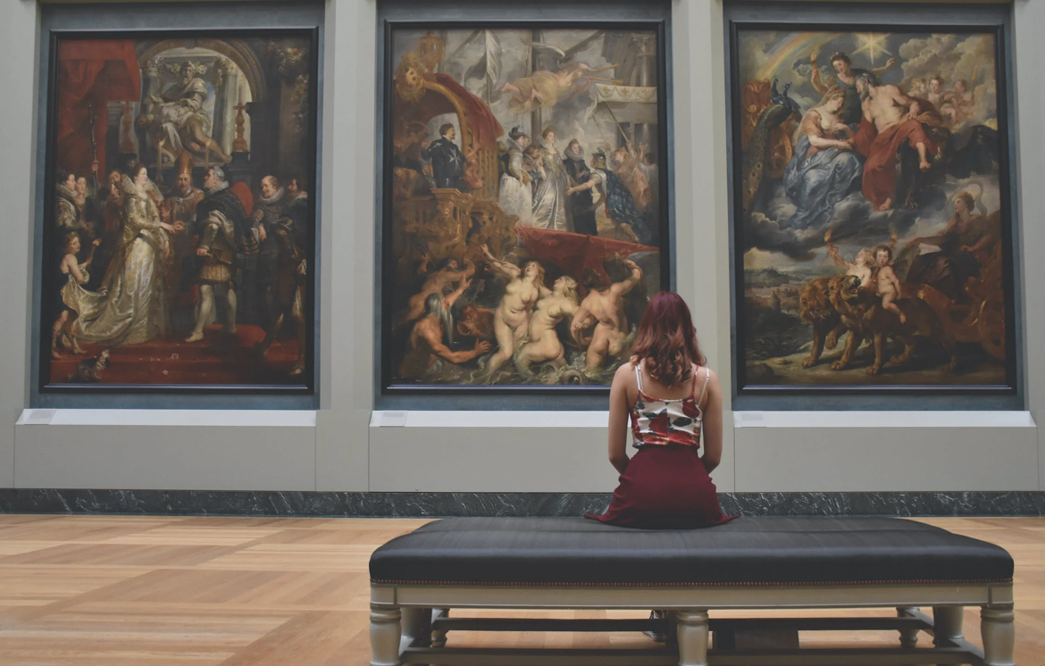 Girl in the art gallery