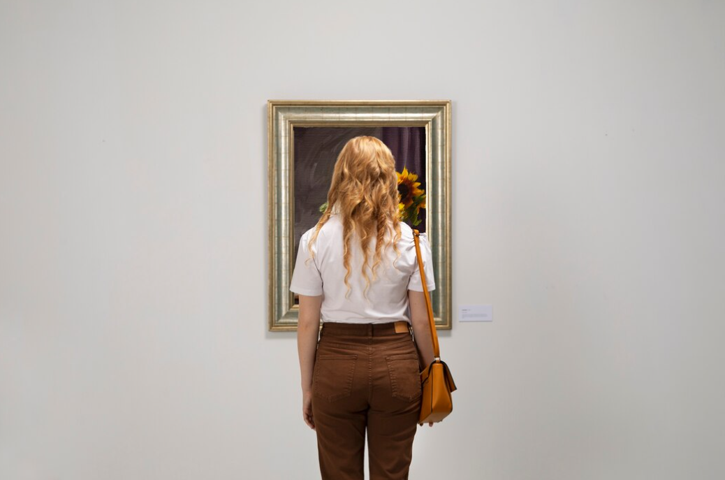 The Perfect Outfit Guide for Art Gallery Openings